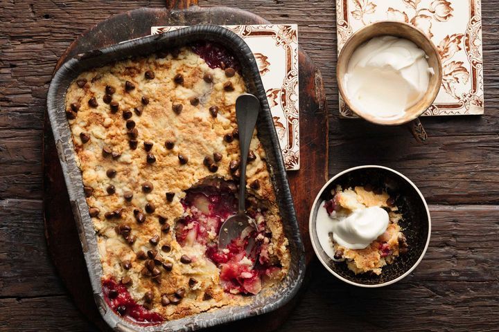 Easy Apple berry dump cake
